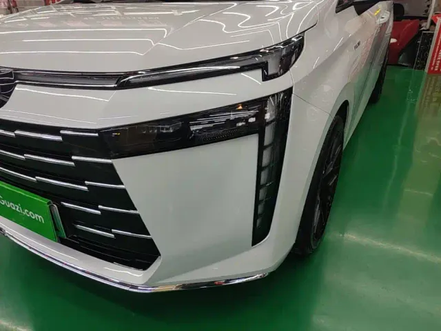 GAC Trumpchi E8 — Фото автомобиля 23