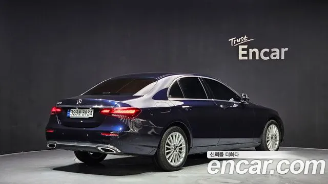 Mercedes-Benz E-Class — Фото автомобиля 2