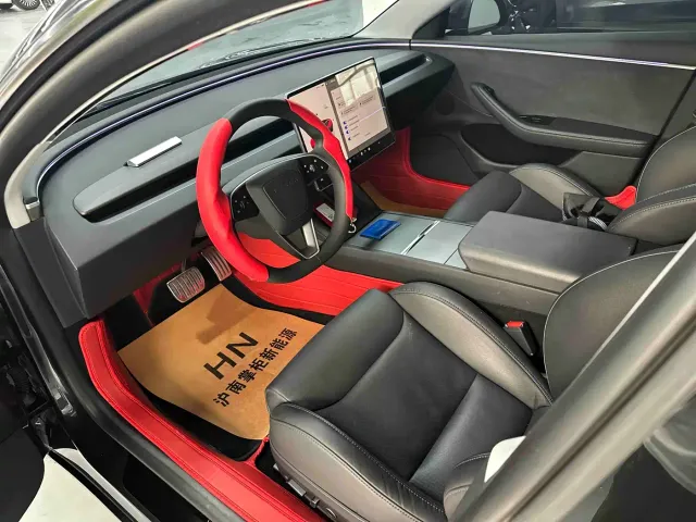 Tesla Model 3 — Фото автомобиля 4