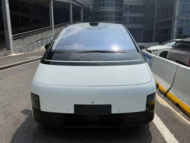 Li Auto MEGA — Фото автомобиля 2