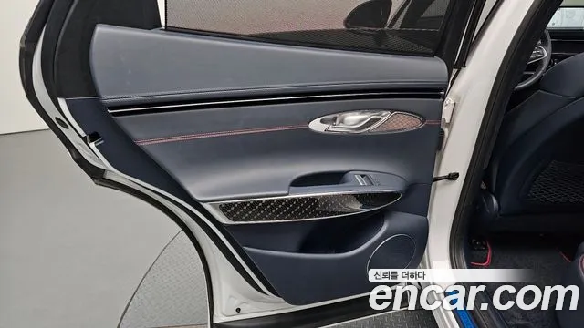 Genesis GV70 — Фото автомобиля 14