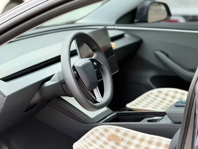 Tesla Model 3 — Фото автомобиля 5