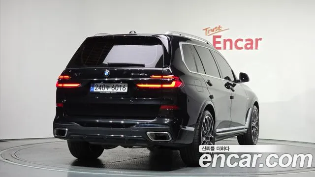 BMW X7 — Фото автомобиля 2