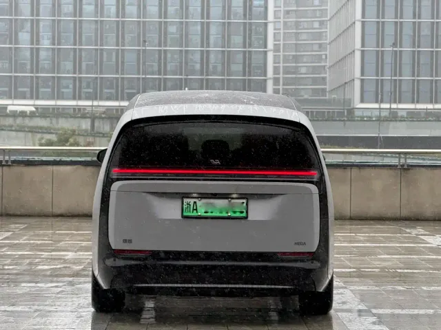 Li Auto MEGA — Фото автомобиля 5