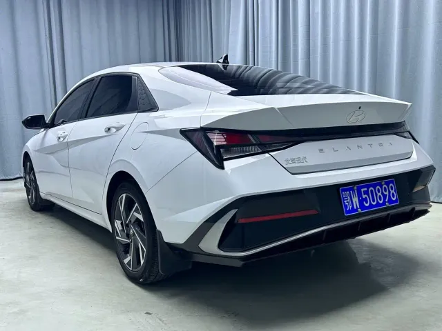 Hyundai Elantra — Фото автомобиля 20