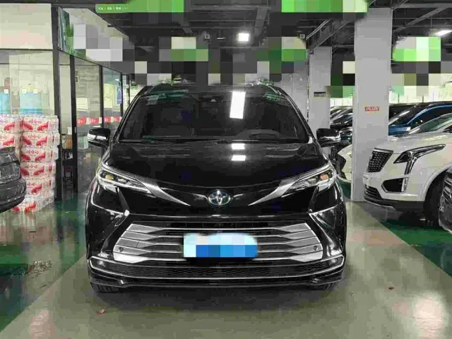 Toyota Sienna — Фото автомобиля 3