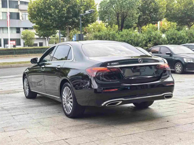 Mercedes-Benz E-Class — Фото автомобиля 9