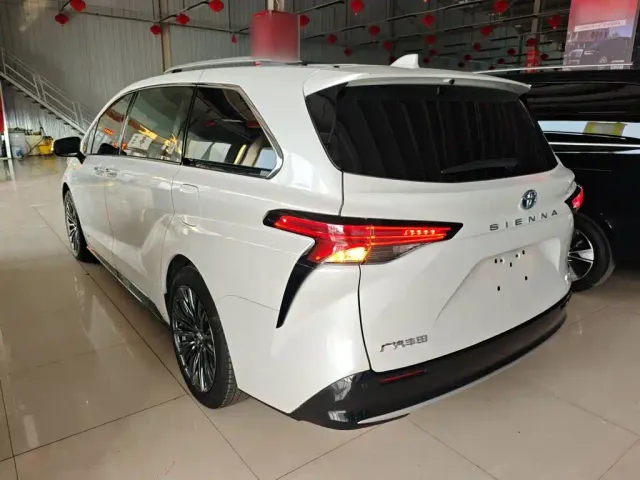 Toyota Sienna — Фото автомобиля 22