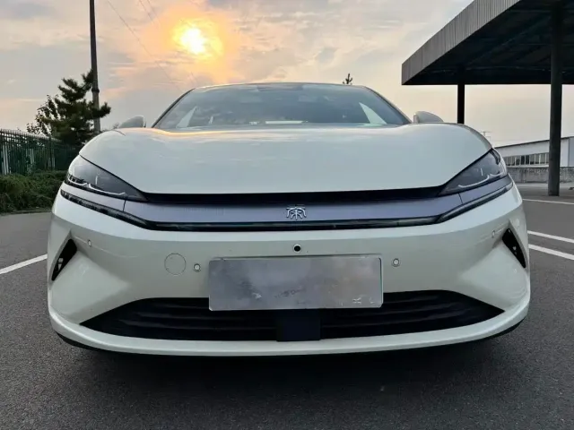 BYD Qin L — Фото автомобиля 2