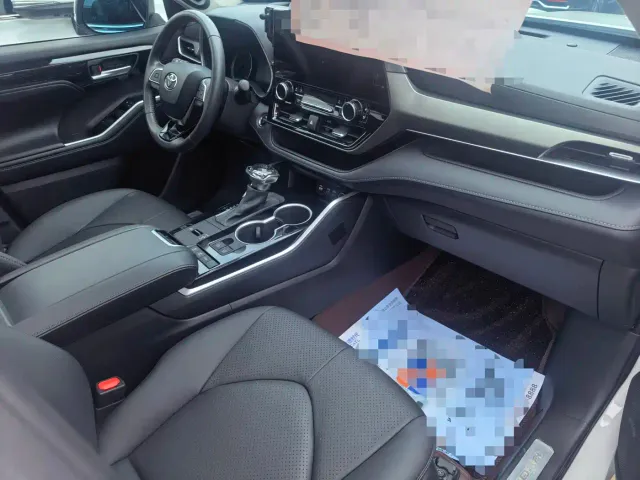 Toyota Highlander — Фото автомобиля 7