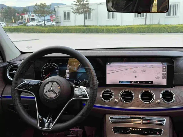 Mercedes-Benz E-Class — Фото автомобиля 8