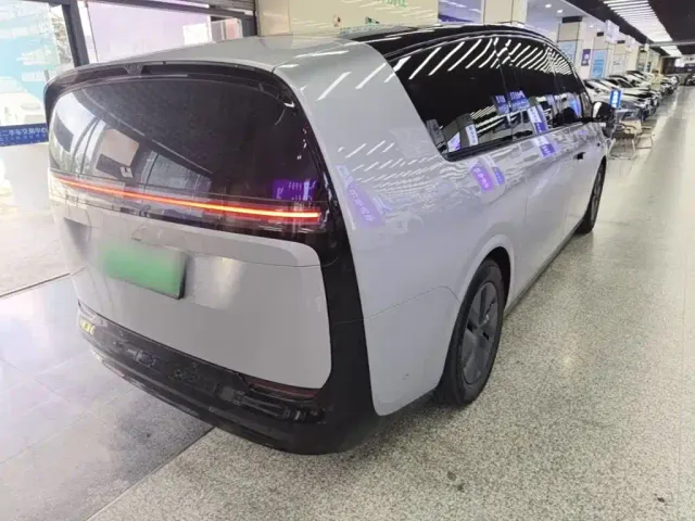 Li Auto MEGA — Фото автомобиля 6