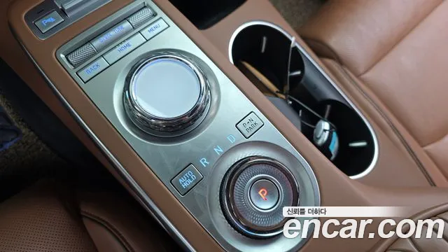 Genesis GV70 2.5T Бензин 2WD — Фото автомобиля 8