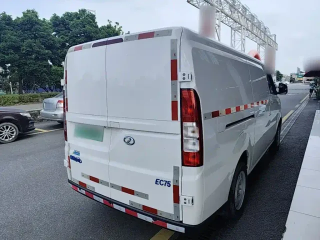 Ruichi New Energy EC75 — Фото автомобиля 6