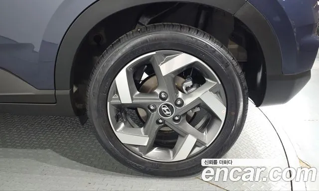 Hyundai Venue — Фото автомобиля 6
