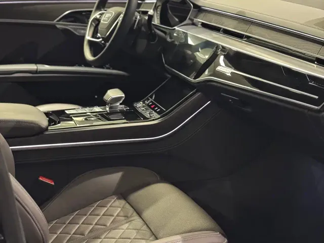 Audi A8 — Фото автомобиля 8