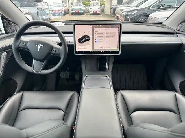 Tesla Model Y — Фото автомобиля 12