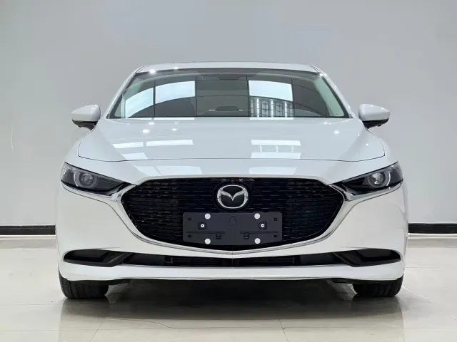 Mazda Axela — Фото автомобиля 2
