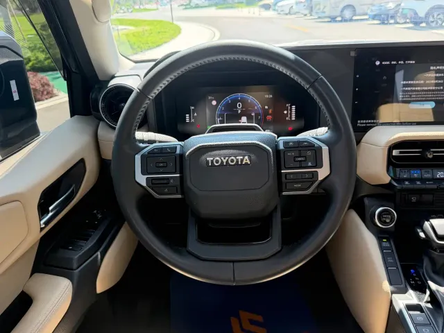 Toyota Prado — Фото автомобиля 14