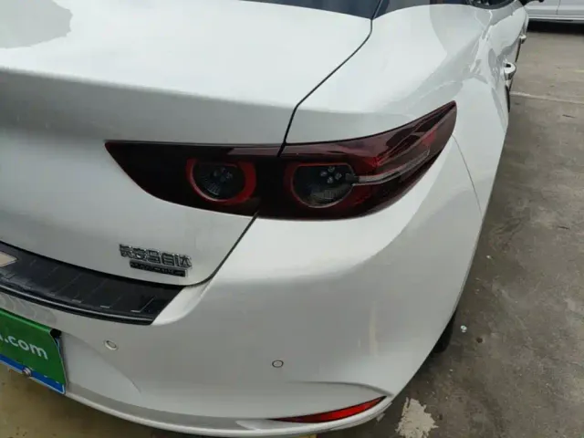 Mazda Axela — Фото автомобиля 7