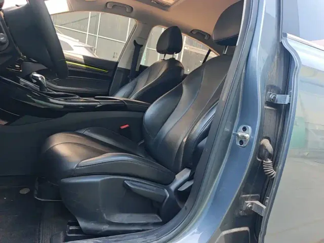 Roewe i5 — Фото автомобиля 14