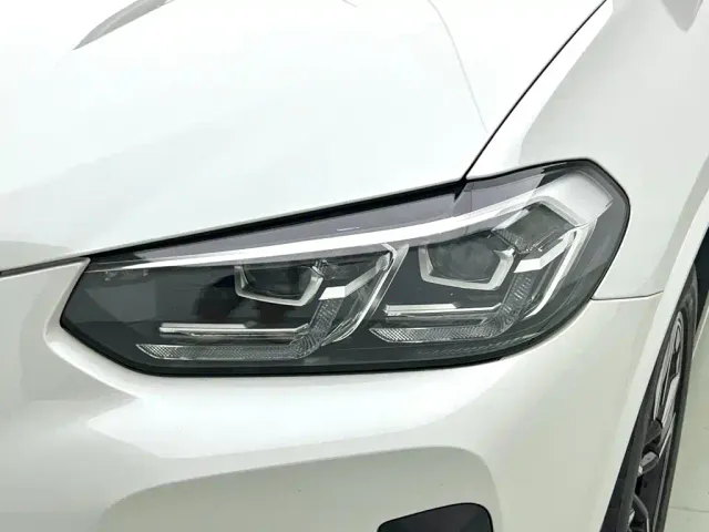 BMW iX3 — Фото автомобиля 9