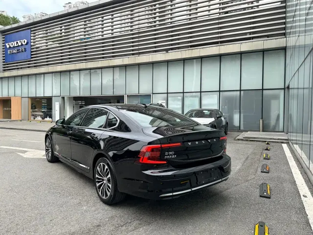 Volvo S90 — Фото автомобиля 6
