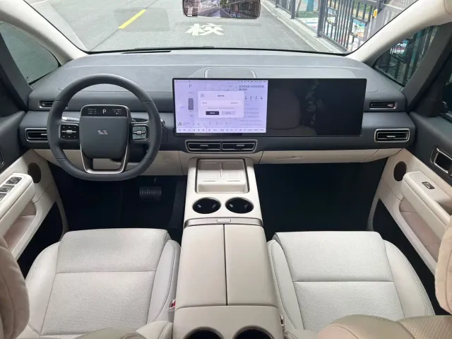 Li Auto MEGA — Фото автомобиля 4