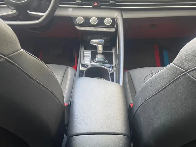 Hyundai Elantra — Фото автомобиля 9