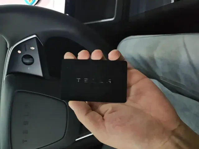 Tesla Model Y — Фото автомобиля 8