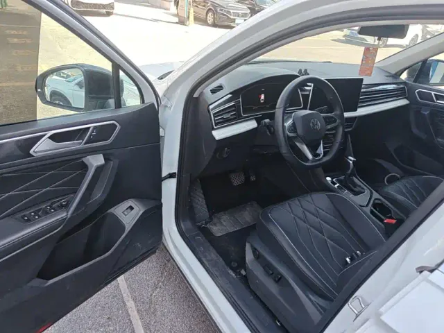 Volkswagen Tiguan L — Фото автомобиля 15