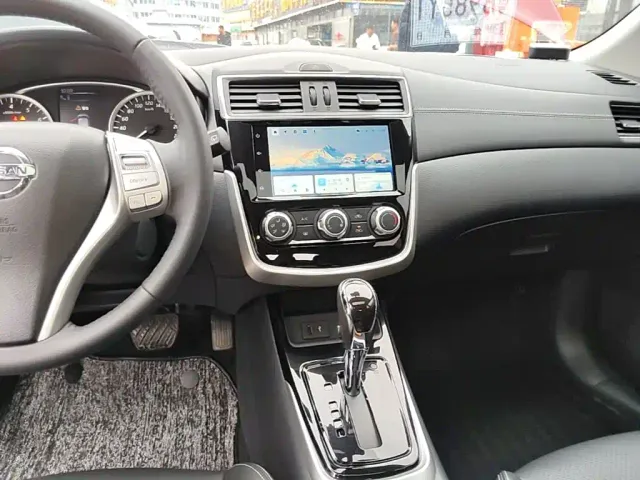 Nissan Tiida — Фото автомобиля 12