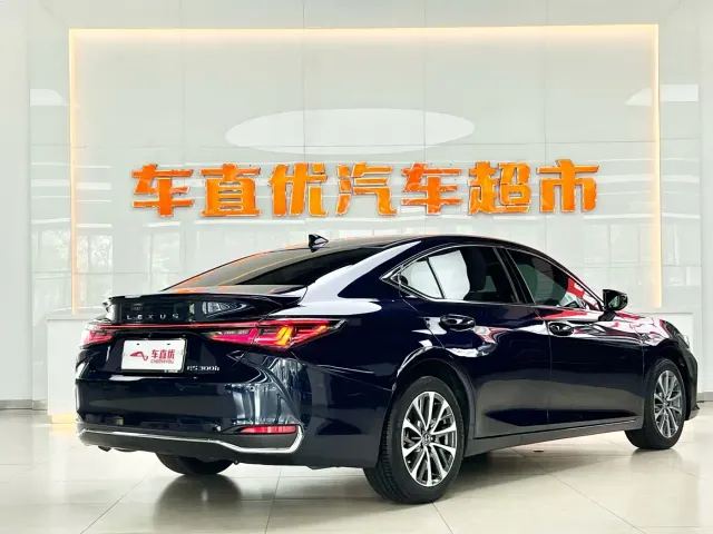 Lexus ES — Фото автомобиля 5
