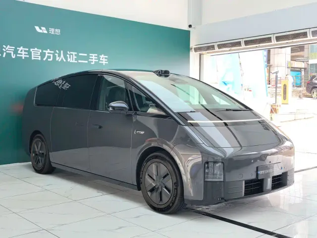 Li Auto MEGA — Фото автомобиля 3