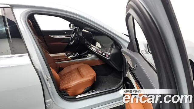 BMW 7-Series 7 серия (G70) 740i sDrive M Sport — Фото автомобиля 25