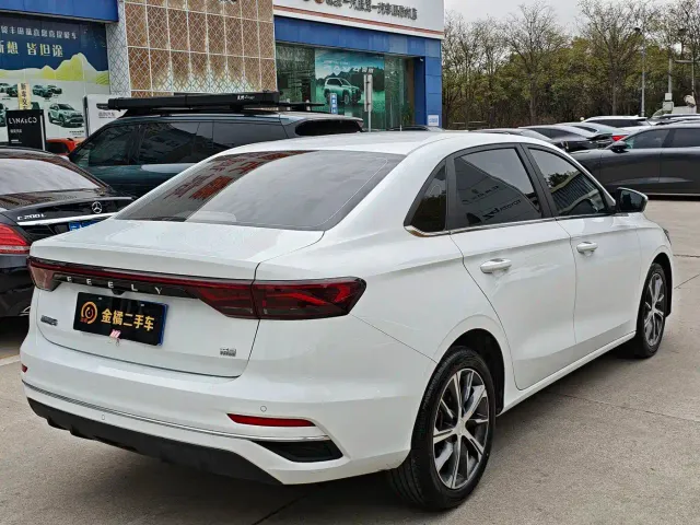 Geely Emgrand — Фото автомобиля 3