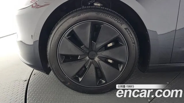 Tesla Model 3 — Фото автомобиля 5
