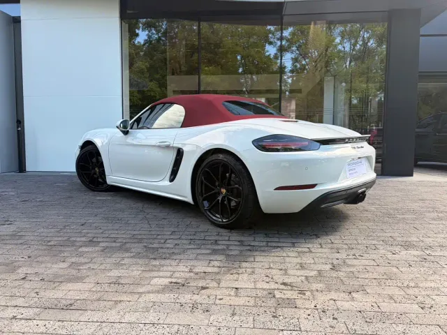 Porsche 718 — Фото автомобиля 5