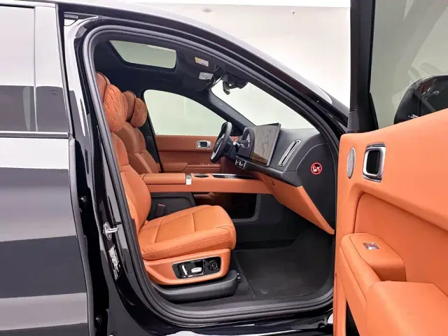 Li Auto L8 — Фото автомобиля 24
