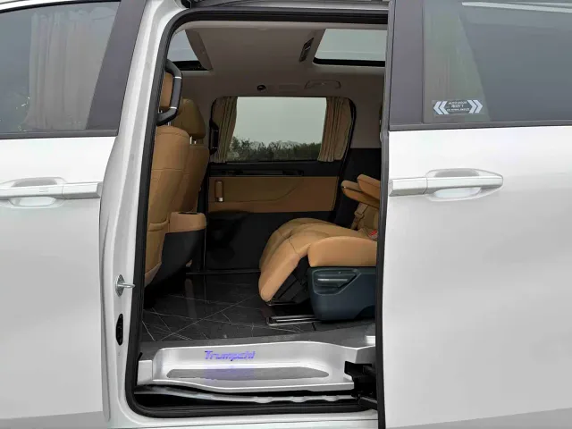 GAC Trumpchi E8 — Фото автомобиля 11