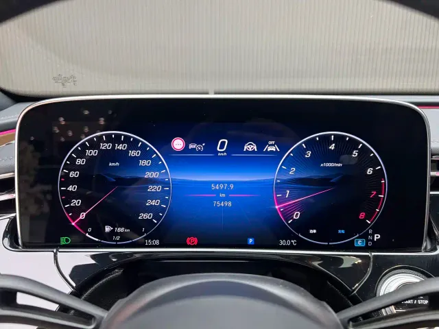 Mercedes-Benz E-Class — Фото автомобиля 5