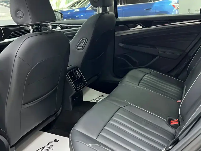 Volkswagen Passat — Фото автомобиля 18