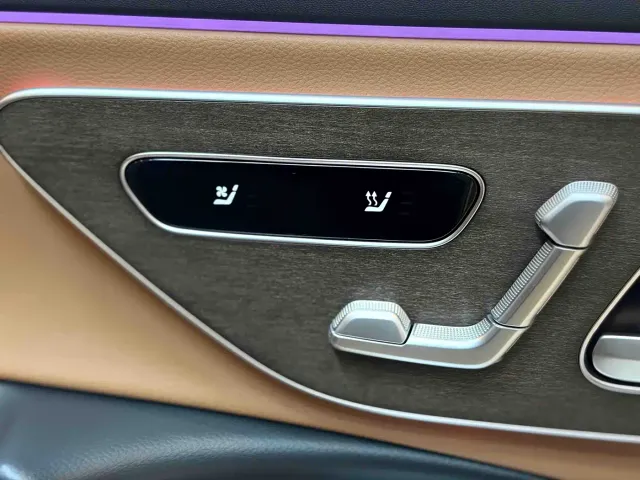 Mercedes-Benz E-Class — Фото автомобиля 16