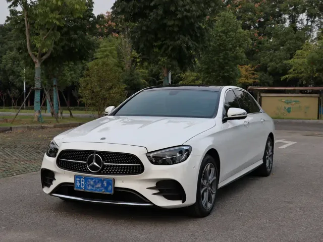 Mercedes-Benz E-Class — Фото автомобиля 2
