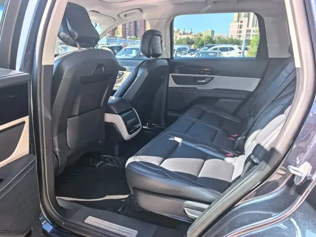 Lincoln Nautilus 2023 2.0T 4WD Premium Hybrid Edition — Фото автомобиля 5