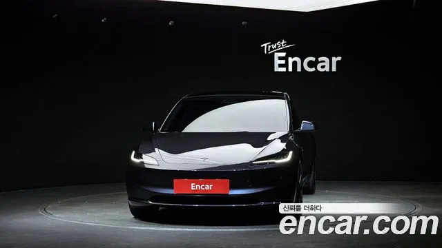 Tesla Model 3 — Фото автомобиля 3