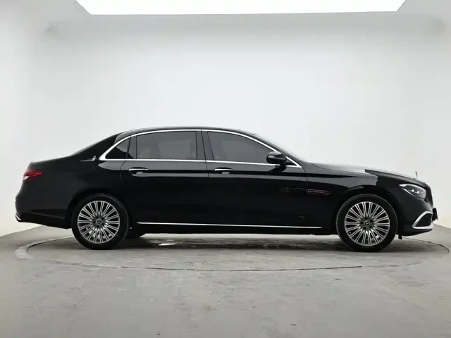 Mercedes-Benz E-Class — Фото автомобиля 5