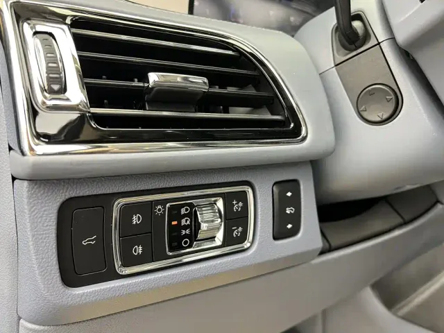 Lincoln Navigator — Фото автомобиля 19