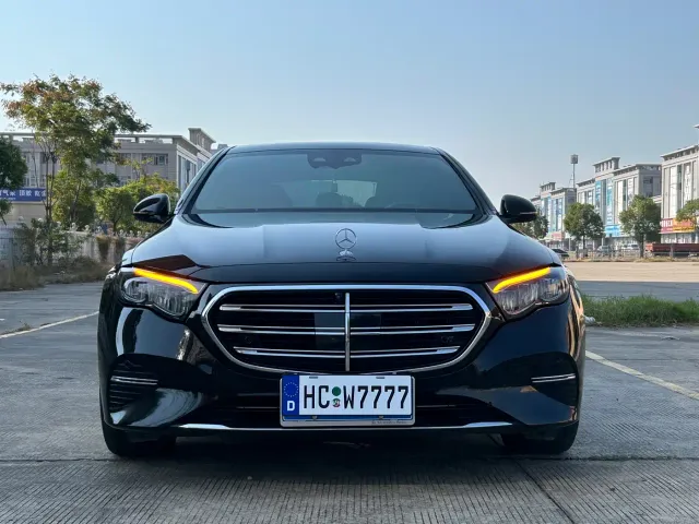 Фотография автомобиля — Mercedes-Benz E-Class