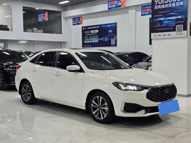Ford Escort — Фото автомобиля 3